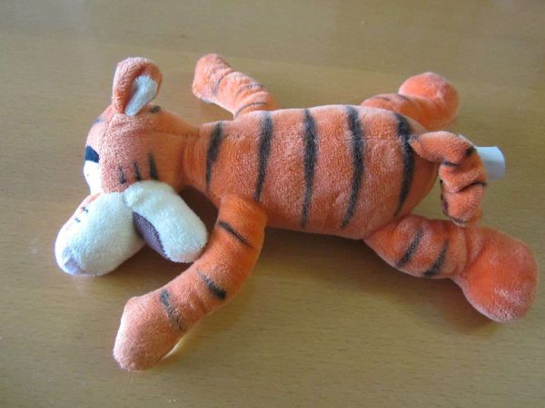 Peluche Tigrou avec ventouses sur 2 pattes avant