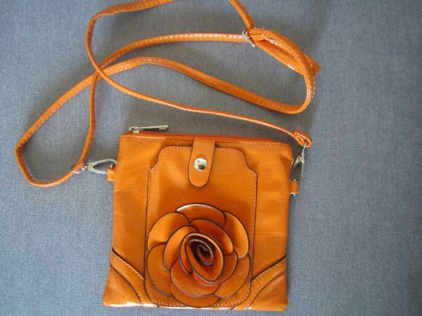 Sac pochette orange avec poche pour natel (16 x 16.5 cm)