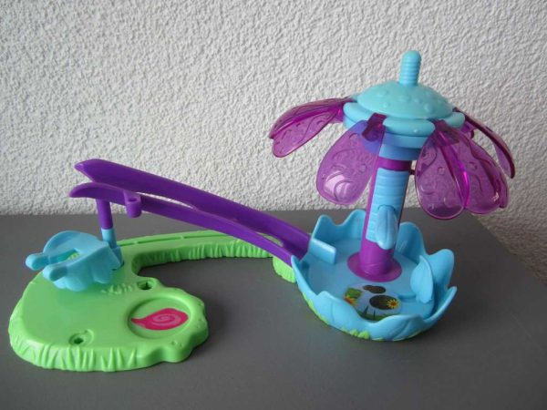 Structure en plastique pour figurines