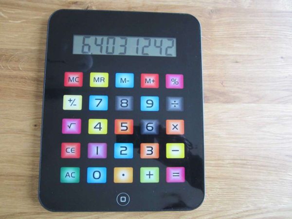 Grande calculatrice noire - 19 x 24 cm (d'occasion)