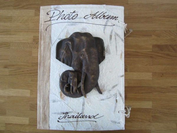 Album photo artisanal Thaïlande avec éléphants en résine