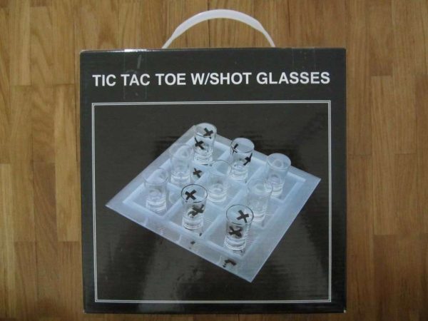 Tic Tac Toe W/Shot glasses - jeu de morpion (NEUF)