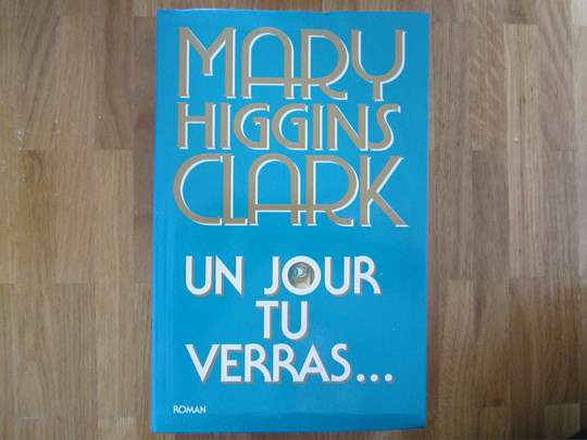 Livre "Un jour tu verras...", roman de Mary Higgins Clark