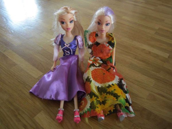 Lot de 2 poupées barbie