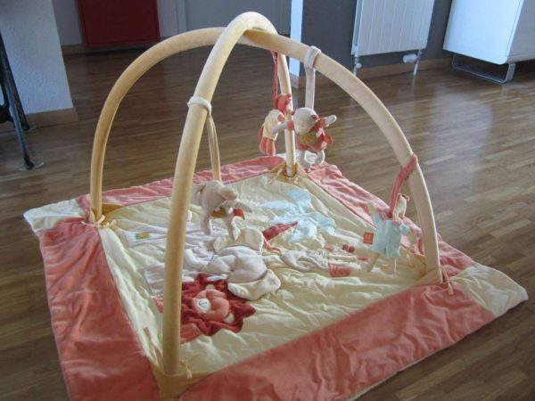 Tapis d'éveil avec arches "Moulin roty"