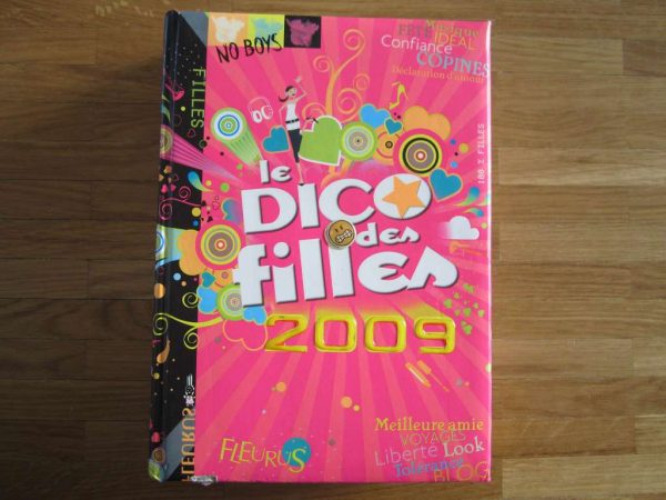 Livre "Le dico des filles 2009" - Fleurus