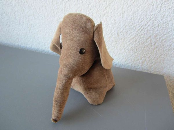 Petit éléphant en cuir (environ 12 cm)