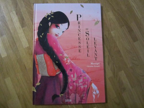 Grand livre "Princesse du soleil levant" (en bon état)