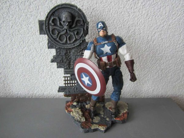 Figurine Marvel : Avenging Captain America (env. 18 cm)