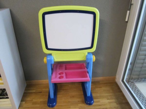 Tableau blanc/magnétique d'un côté et avec 2 pinces