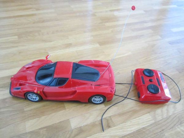 Voiture télécommandée Ferrari rouge (env. 23 cm)