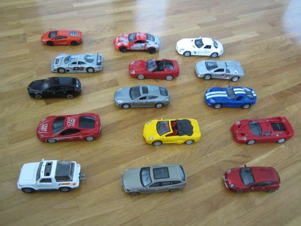 Lot de 15 petites voitures 1/36 1/38 1/39 1/43 1/45
