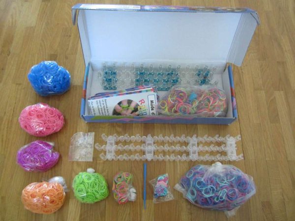 Lot de Loom bands et accessoires (selon photo)