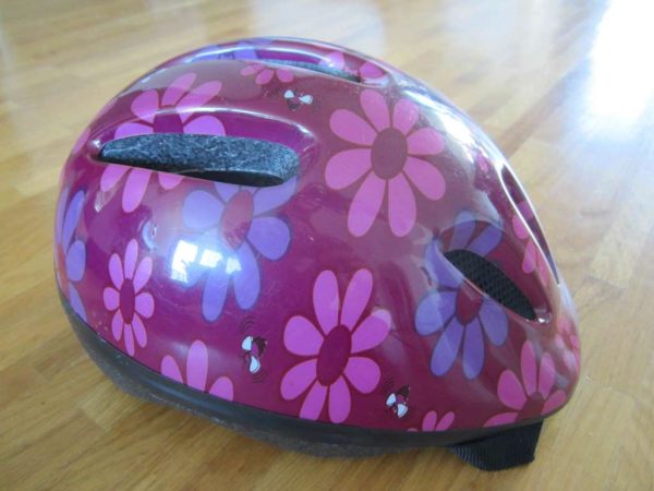 Casque vélo pour fillette (pas d'indication sur taille)