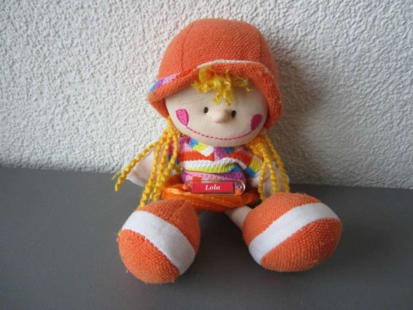 Petite poupée "Lola" d'occasion (peut être suspendue)