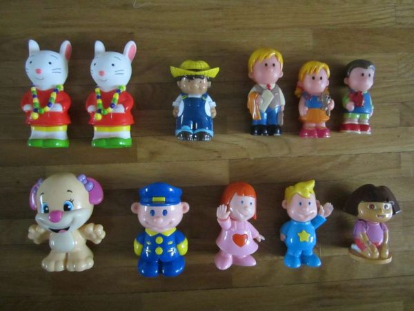 Lot de 11 figurines (environ 6.5 - 9 cm) : selon photo