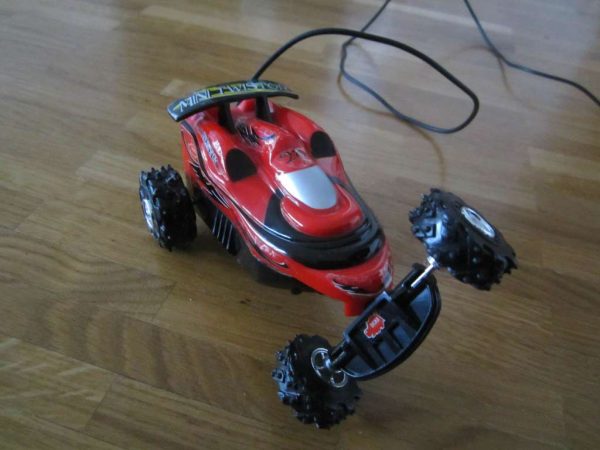 Voiture filoguidée mini twistor "Dickie toys"