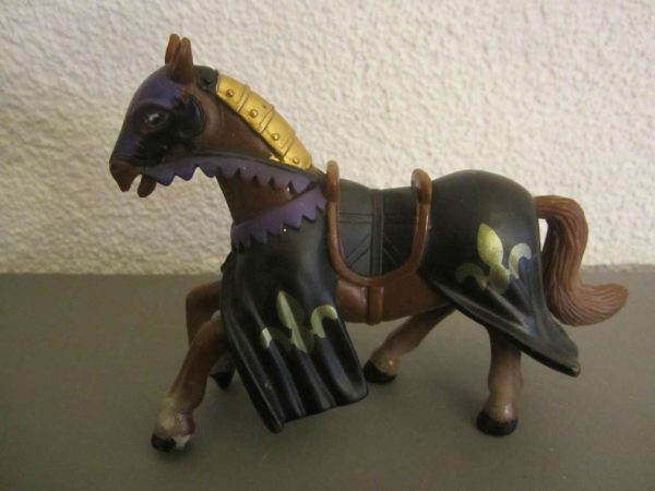 Figurine cheval SIMBO : selon photo