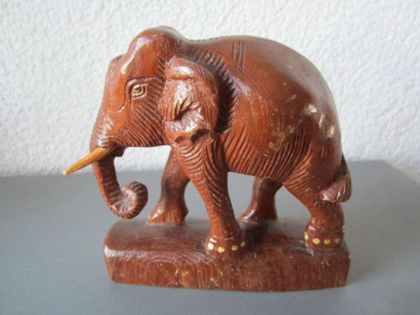 Elephant en bois (haut. env. 11 cm)