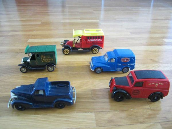 Lot de 5 petites voitures : selon photo