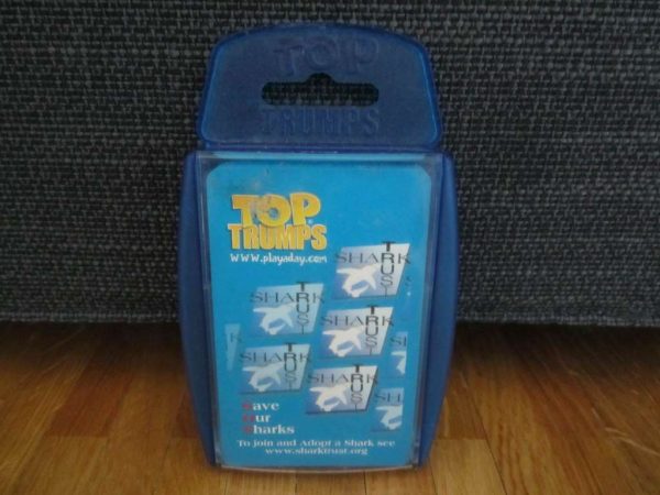 Jeu de cartes "TOP TRUMPS" en anglais (thème Shark)