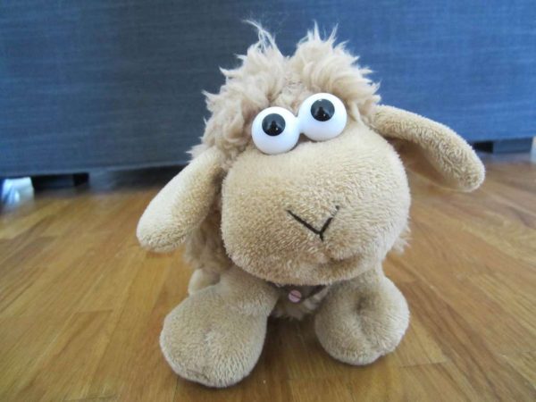 Petite peluche mouton (d'occasion) env. 13 cm