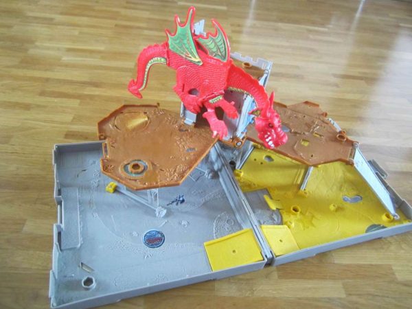 Jouet vintage : Matchbox Dragon Shield Castle (incomplet)