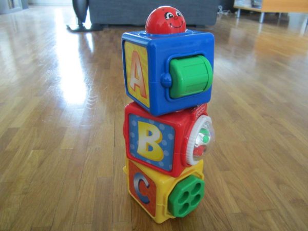 Jeu d'éveil bébé cubes ABC Fisher Price (dès 6 mois)