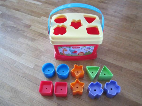 Jeu Mon trieur de formes Fisher Price (avec 10 formes) 6 m +