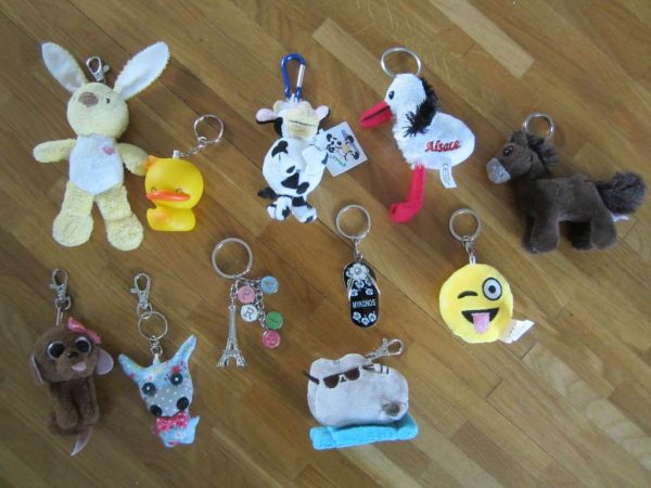 Lot de 11 porte-clés : selon photo
