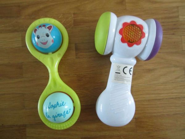 Lot de 2 jouets d'éveil : Hochet Sophie la girafe + marteau