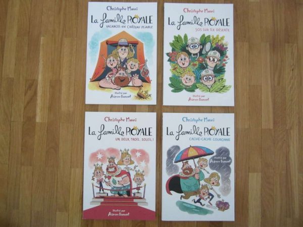 Lot de 4 livres "La famille Royale" (tomes 1 à 4) neufs