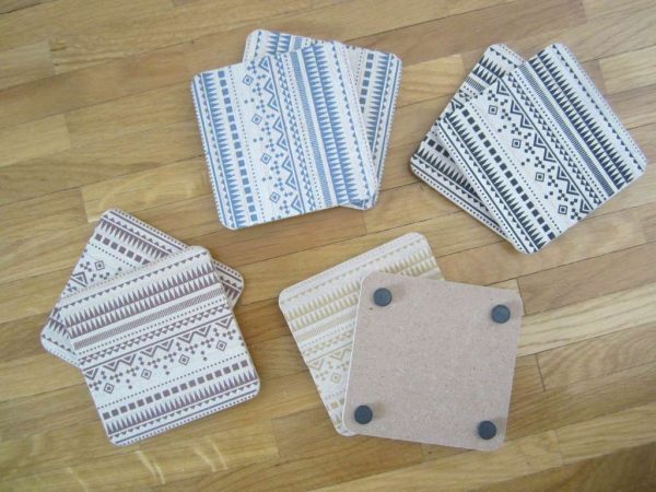 Lot de 8 sous-verres (en bon état) : selon photo