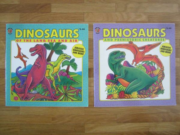 Lot de 2 livres en anglais "Dinosaurs" (en bon état)
