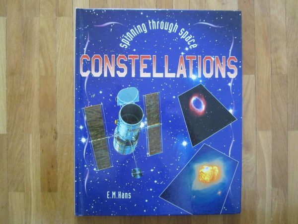 Livre en anglais Spinning through space : Constellations