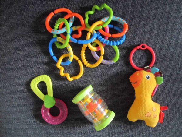 Lot de jouets 1er âge, anneaux de dentition : selon photo