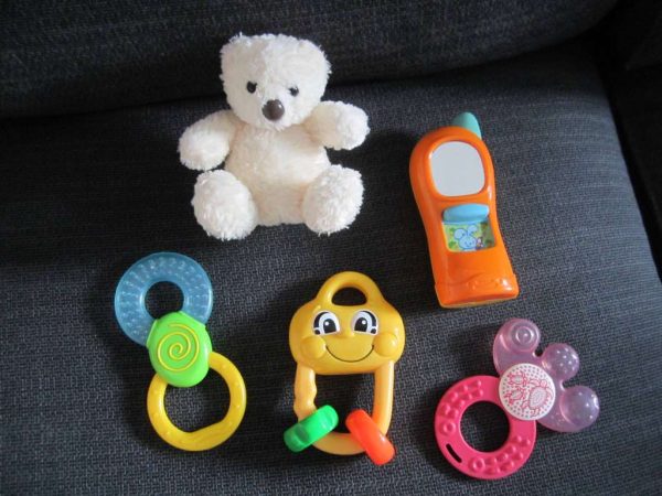 Lot de 5 jouets 1er âge, anneaux de dentition : selon photo