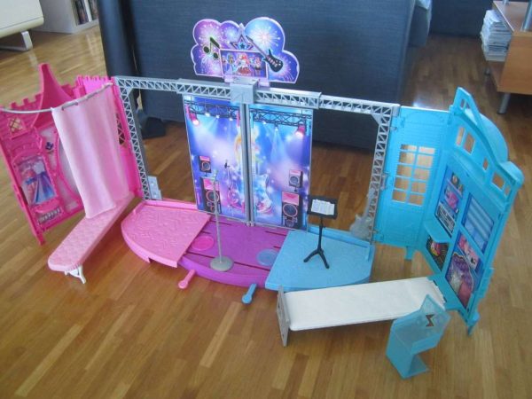 Barbie : Château Spectacle Rock 'n Royale : selon photos