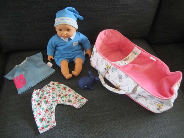 Lot poupon Maël de Corolle + tenue + couffin (neufs)