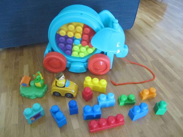 Mega Bloks : éléphant à tirer + éléments de construction