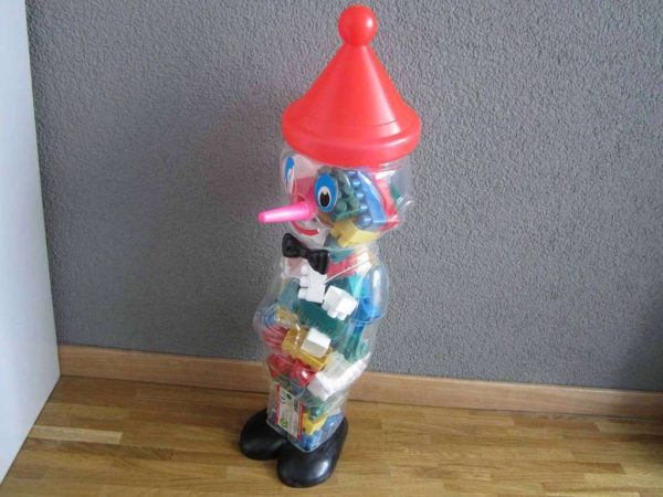 Personnage avec briques de construction (d'occasion)