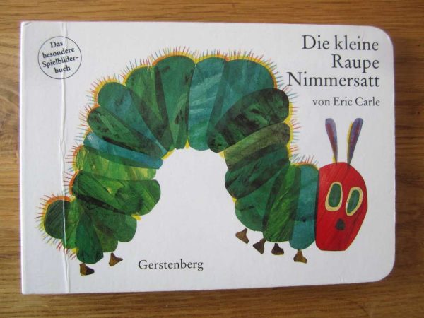 Livre cartonné en allemand "Die kleine Raupe Nimmersatt"