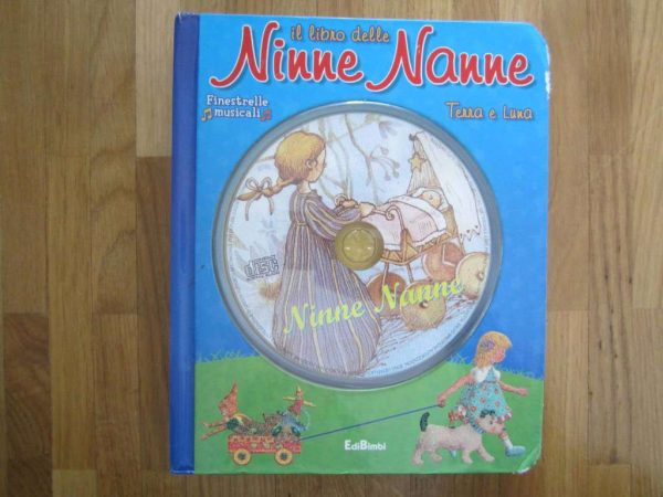 Livre cartonné en italien "il libro delle Ninne Nanne" & CD