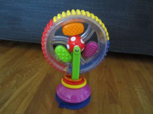 Jouet d'éveil 1er âge : roue avec billes (fixation ventouse)