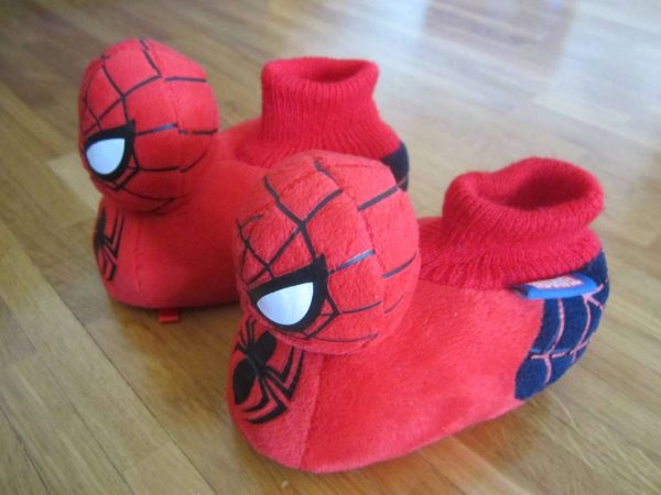 Chaussons Spiderman MARVEL (en parfait état) 20/22
