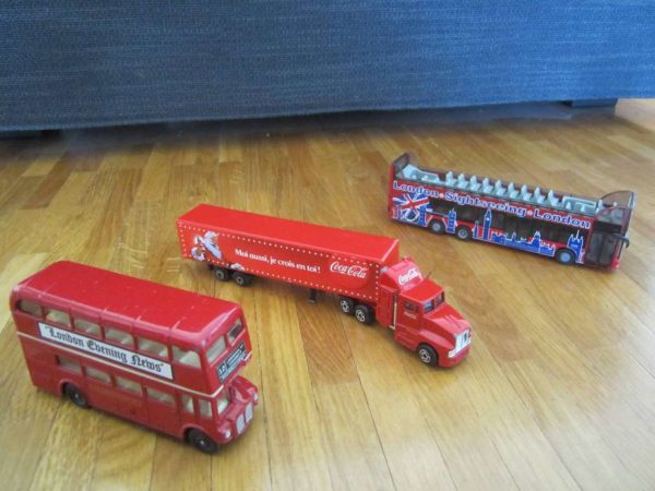 Lot de 3 véhicules : 2 bus London, camion Coca-Cola