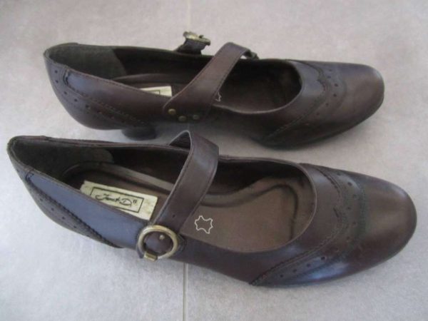 Escarpins bruns en cuir, pointure 39, comme neufs