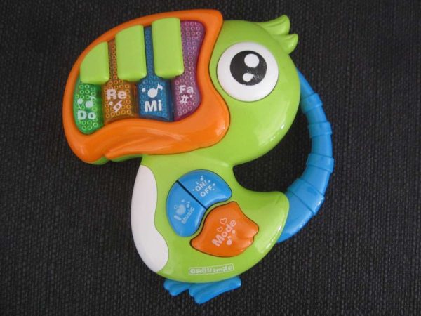 Jouet 1er âge : Toucan piano musical Baby smile