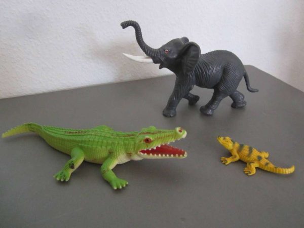 Jouet : crocodile, éléphant, lézard selon photo (d'occasion)