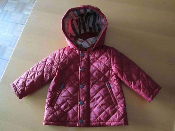 Veste matelassée Burburry + capuche amovible, 74 cm bordeaux